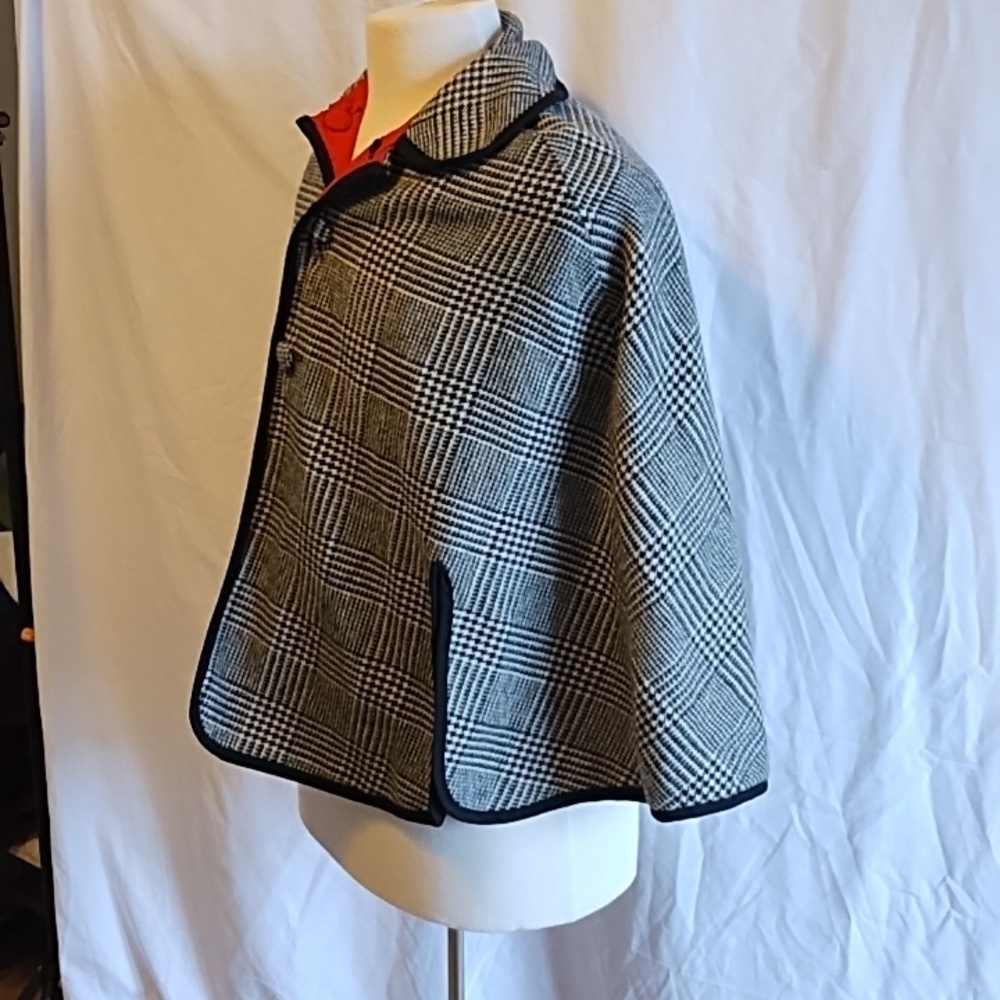 Reversible cape - Picture 4 of 13